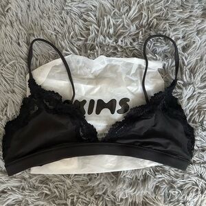 Skims Fits Everybody Lace triangle bralette